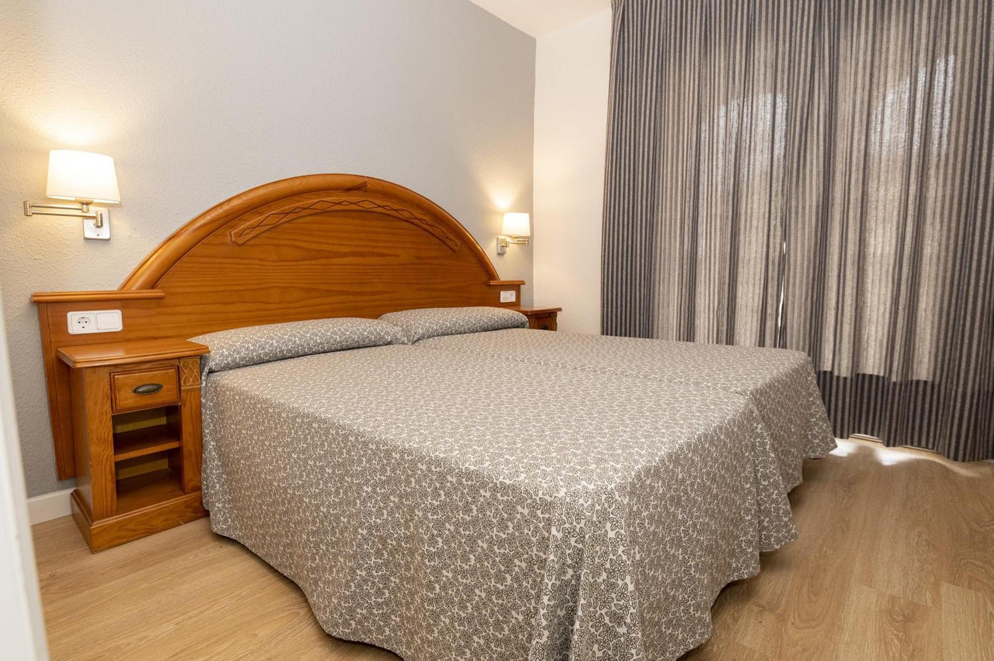 Apartamentos Turisticos Jardines Del Plaza Peniscola Luaran gambar